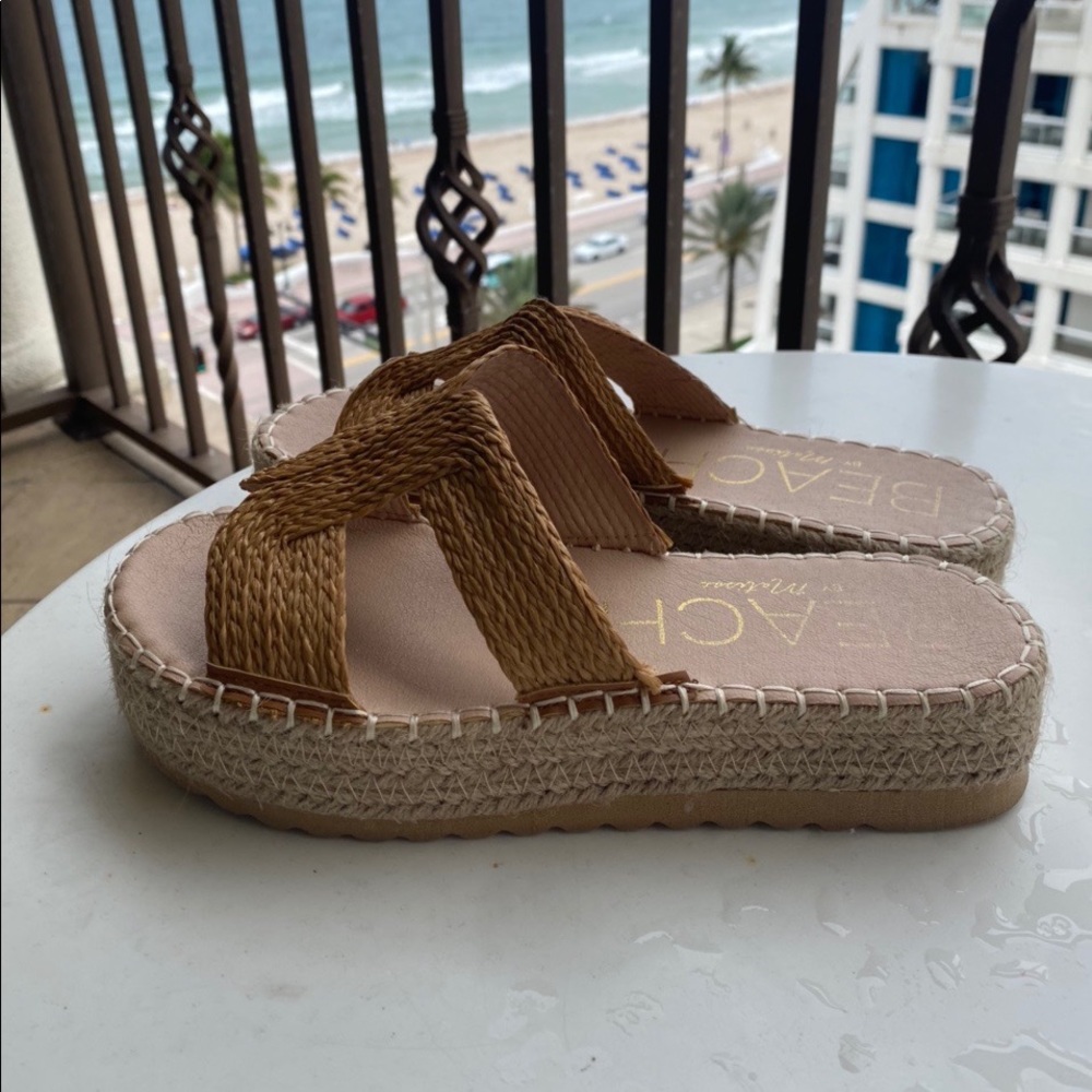 NOW AVAILABLE- Beach straw sandals